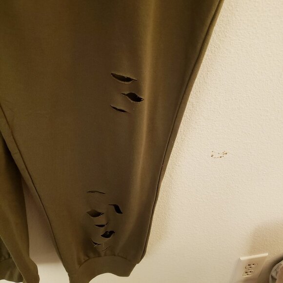 Jolie & Joy Olive Green Distressed Drawstring Waist Joggers Size 3X Jr Plus NWT - Picture 9 of 11